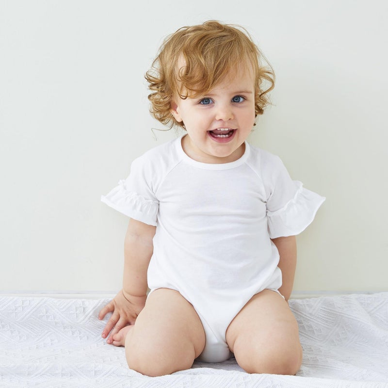 بيور بورن بدلة قطعة واحدة من القطن بأكمام قصيرة مكشكشة للفتيات من Pureborn مقاس 0-3 أشهر باللون الأبيض - Image 2